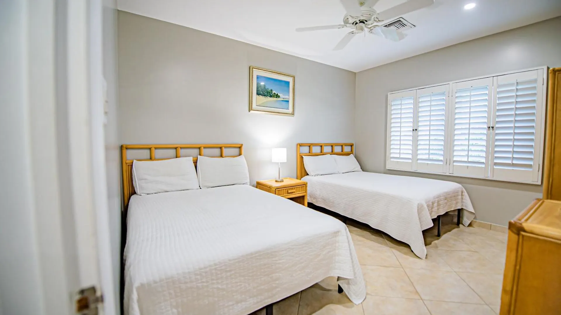 Lägenhetshotell Seven Mile Beach Resort George Town