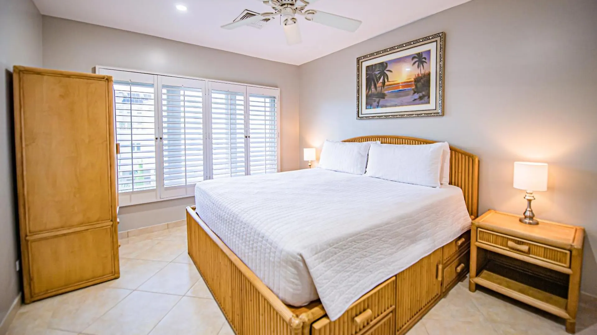 *** Lägenhetshotell Seven Mile Beach Resort George Town Caymanöarna